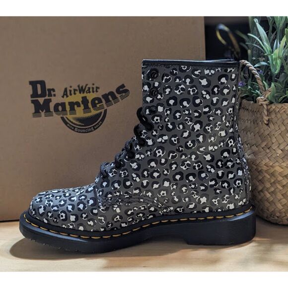 Dr. Martens 1460 Women's Gray Loud Leopard Smooth Leather Lace Up Boots UK 5 NIB - Picture 8 of 15